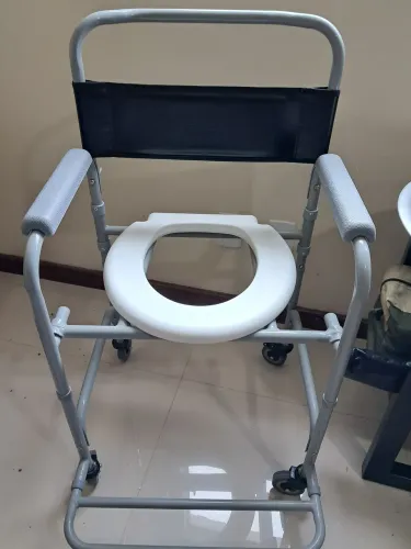 Cadeira higiênica para banho