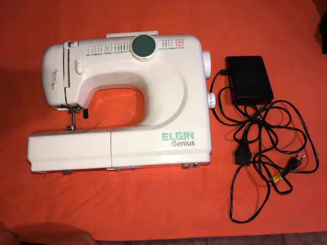 Máquina de costura (valor negociável)