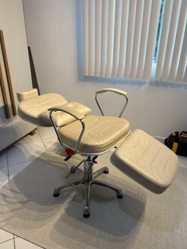 Cadeira Profissional para Maquiagem e Estética Reclinável