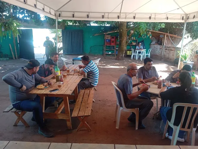 Vendo ponto de restaurante com ótima clientela 