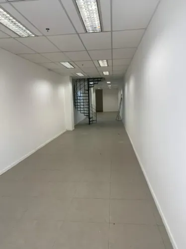 Botafogo - Ótimo ponto! Rua da Passagem, ampla loja com 3 vagas