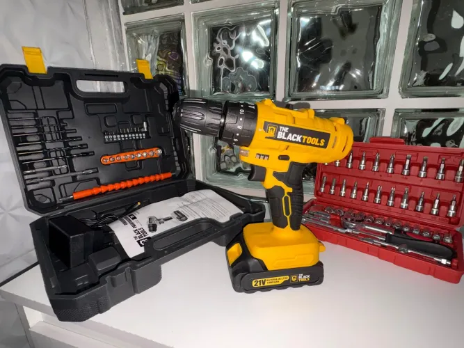Parafusadeira/furadeira + chave catraca + kit com 78 acessórios NOVO