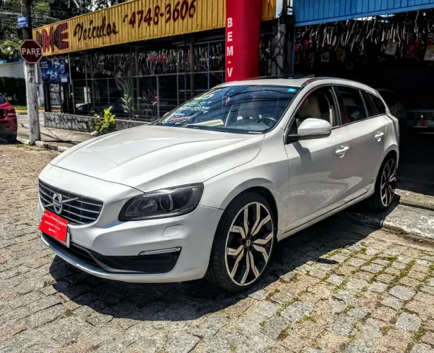 Volvo V60 T-5 Momentum 2.0 245cv 5P 2016