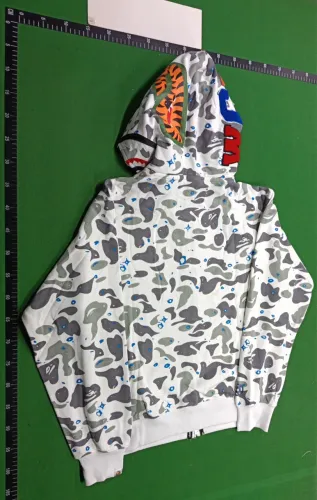 blusa bape camuflada, touca dupla-tamanho 3gg, nova e com etiqueta.