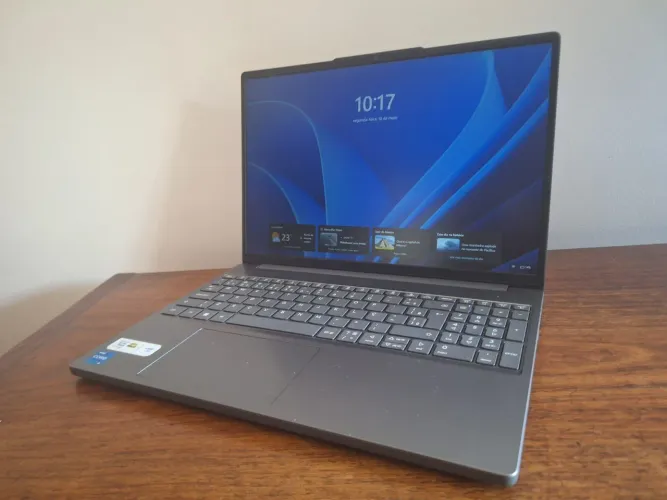 Lenovo IdeaPad Slim 3, Windows 11, 16GB RAM, 512 GB de memória