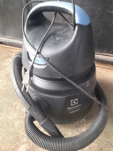 Aspirador seminovo 170$ 