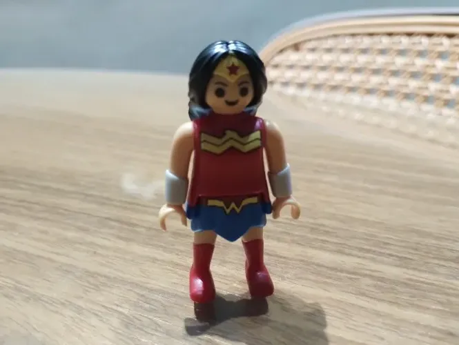 Playmobil mulher maravilha Kinder ovo