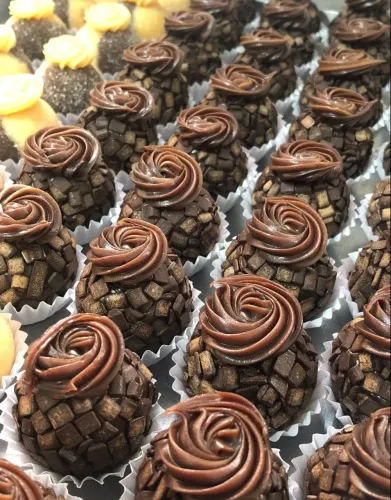 DOCINHOS TRADICIONAIS E GOURMET PROMOCIONAIS 