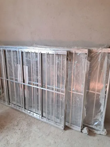 Janelas alumínio com vidro e grade vendo 5 unidades 1.50x1