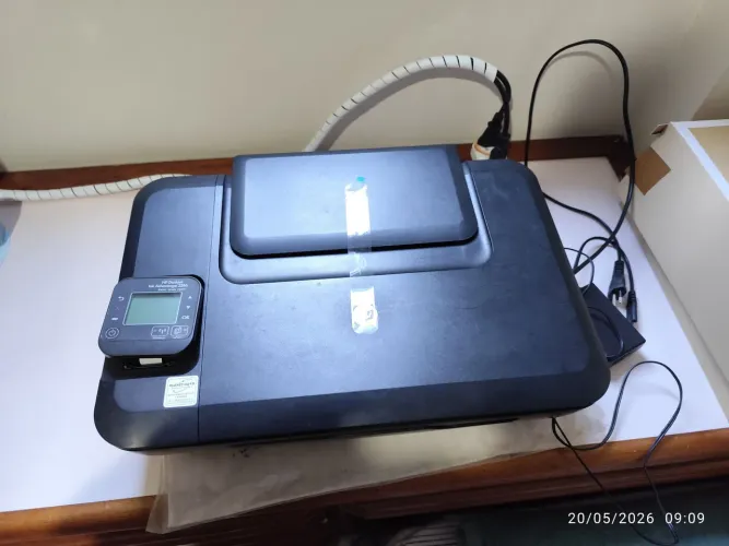 Impressora HP Deskjet 3516, copiadora, com cabos e caixa