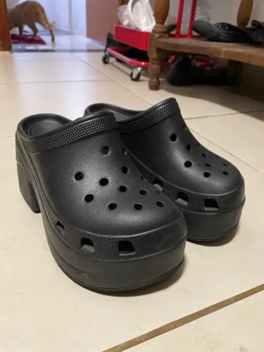 plataforma estilo crocs