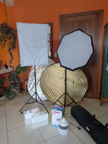 KIT Completo Luz Estúdio 2 Soft Box C/ Lampadas Led + 2 tripés + rebatedores + bolsa