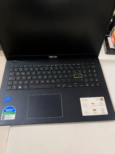 Notebook Asus E510M
