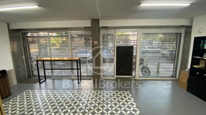 Loja Frente de Rua com 263,00 m² em Excelente Estado