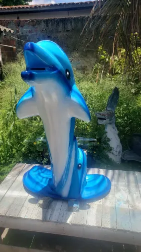 golfinho em fibra de vidro