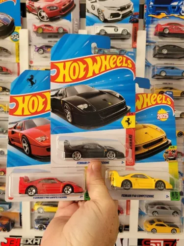 Trio Ferrari F40 Competizione Lacrados Hot Wheels.