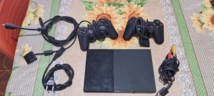 PlayStation 2 Slim Desbloqueado (Chip Matrix) + Cabos e Controles
