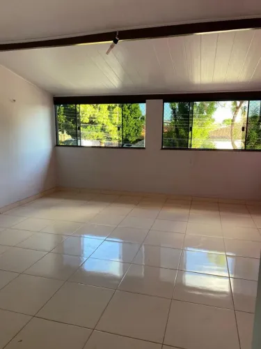 Apartamento com 2/4,sala grande, varanda, 01 banheiro, cozinha, área de serviço 01 garagem