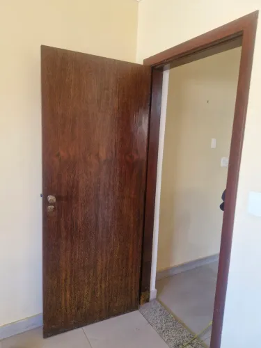 Porta com marco completa