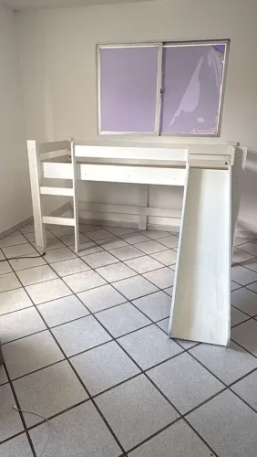 Cama com escorrego