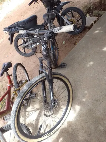 Pra vender nos preços, toda revisada, no ponto de pedalar