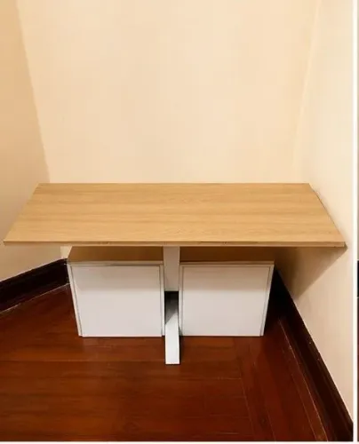 Mesa planejada com 2 baús em fórmica