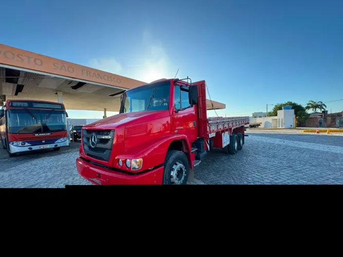 ? Mercedes-Benz Artron 2324 2016 | Força e confiança para o trabalho