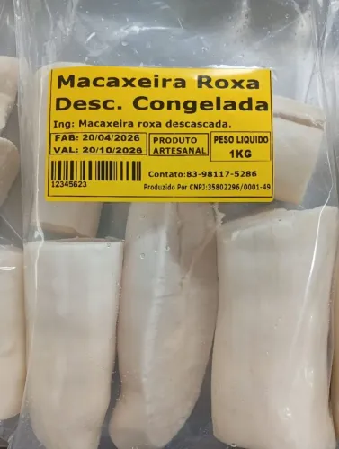Macaxeira descascada e congelada 