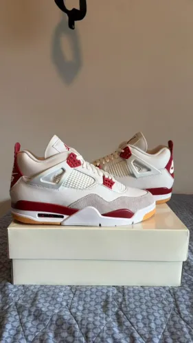 Nike air jordan 4 varsity red