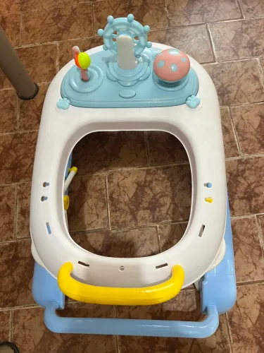 Andador Infantil Max Baby com capota - Seminovo