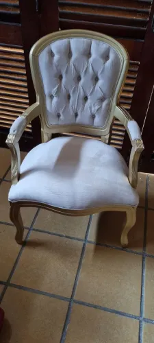 Linda cadeiras dourada 