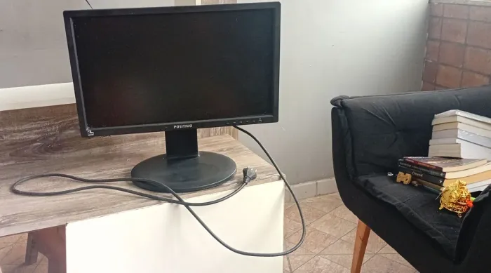 Monitor Positivo 18" - Funcionando - R$ 200