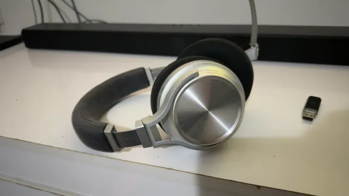 Headset gamer de alta fidelidade VIRTUOSO RGB WIRELESS SE - Metálico