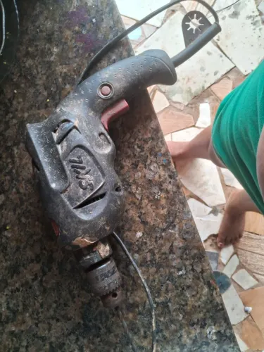 Vendo esta furadeira skil boa so pega e usa nao troco
