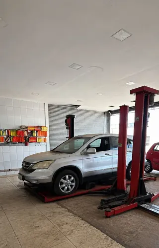 Elevador com rampa para troca de óleo