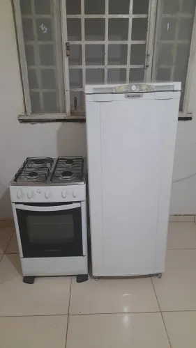 Geladeira + fogão, usados mas funcionam. Entrego.