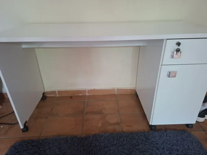 Mesa de computador estudo/trabalho