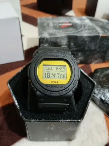 Casio G-Shock DW-5750, modelo ímpar e raridade a venda