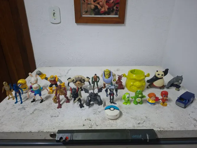 Lote de Bonecos e Brinquedos Colecionáveis - Pokémon, Shrek, Avatar e mais