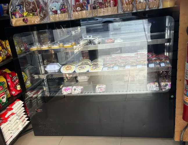 Balcao refrigerado todo em vidro