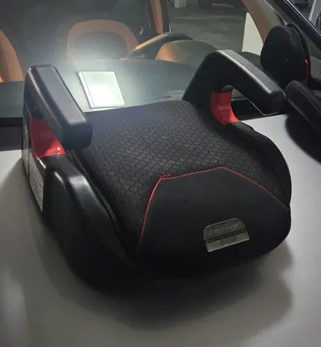 Assento infantil para banco do carro