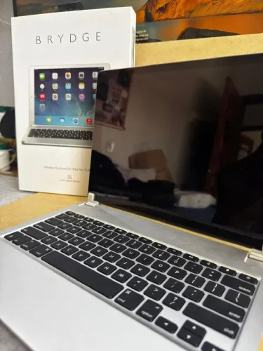 iPad Pro 12.9 Polegadas 1ª Geração 128GB Prata + Teclado Brydge Bluetooth iPad Pro 12.9