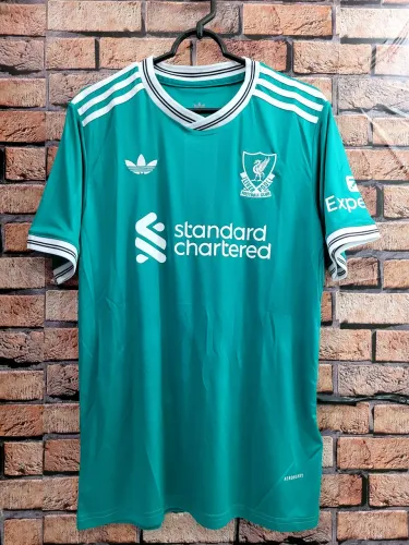 Camisa do Liverpool 2025/26 em promoção