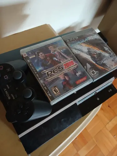 Ps3 fat com 2 jogos 1 controle no estado.