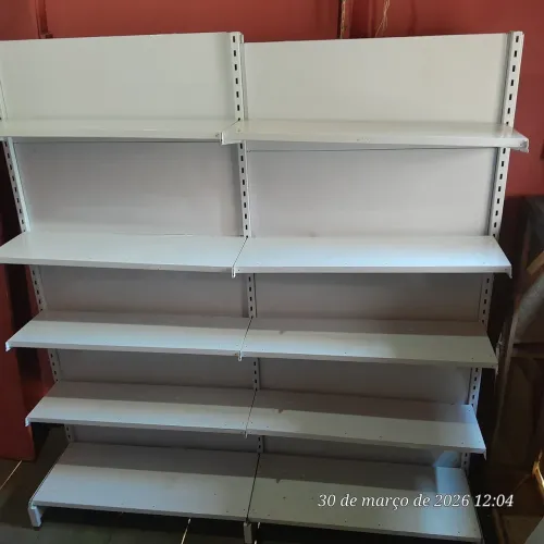 Gôndolas de 1,70 cm de altura 1 inicial + 3usadas mais em ótimo estado 