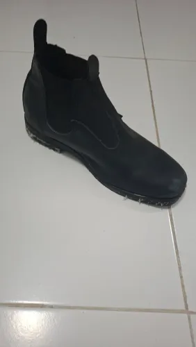 Bota de couro batido
