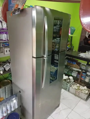 Geladeira Electrolux inox painel digital top