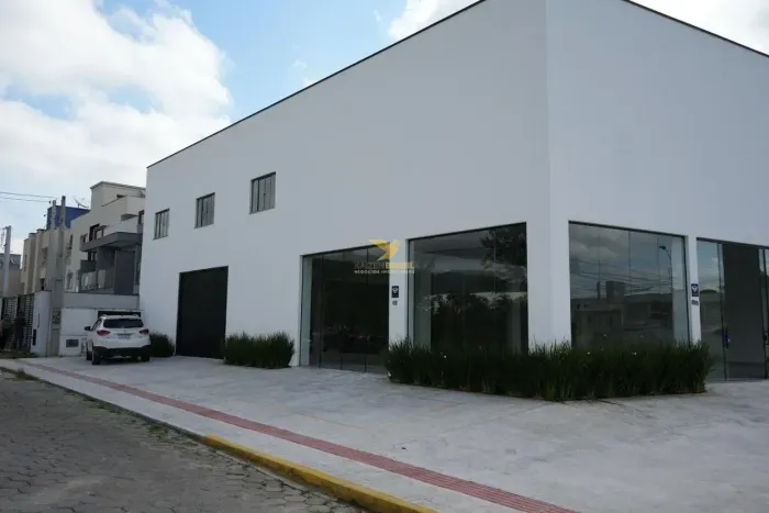 Amplo Galpão Comercial para venda - Bairro Santa Regina, Camboriú - SC