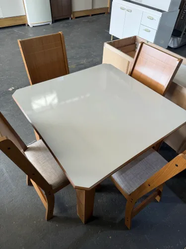 Mesa com 4 cadeiras - entrego Curitiba e região