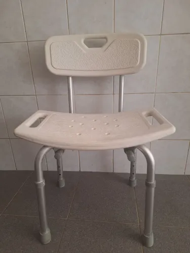 Cadeira de banho altura e encosto reguláveis